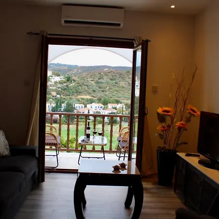 Appartement Skeleas 10 *